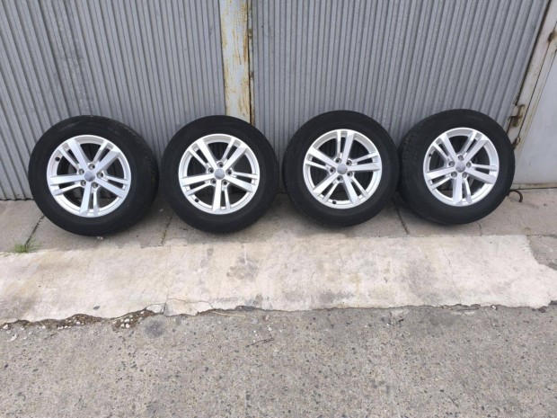 Audi Q3 Gyári felni gumival 2015/65R17