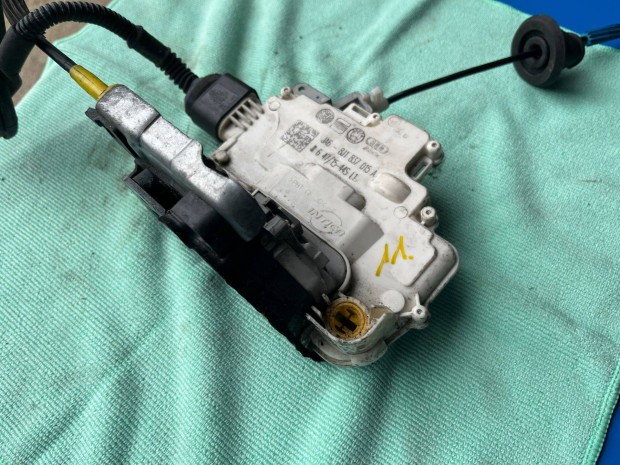 Audi Q3 bal els� ajt�z�r