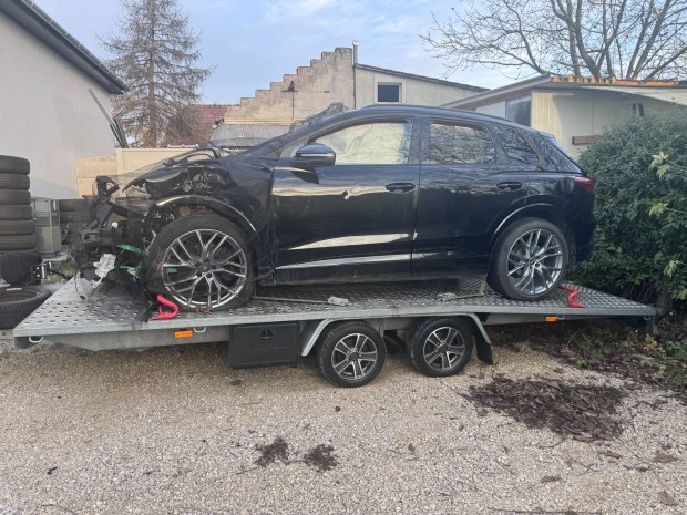 Audi Q4 E-tron alkatr�szei elad�