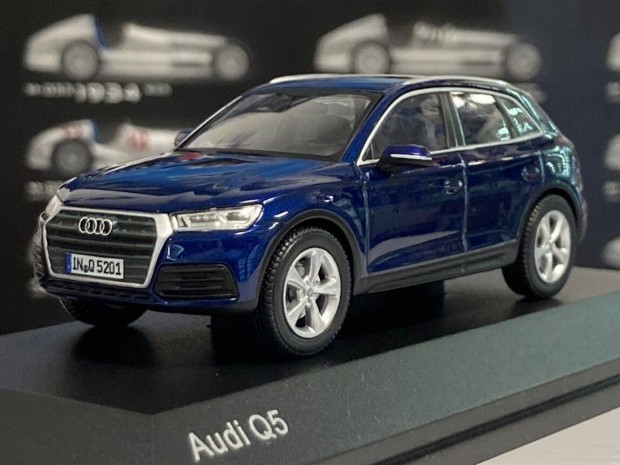 Audi Q5 2016 1:43 1/43 iscale Dealer Edition