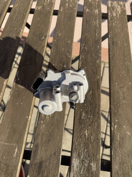 Audi Q5 8 R sz�v�sor csappanty� l�ptet�motor