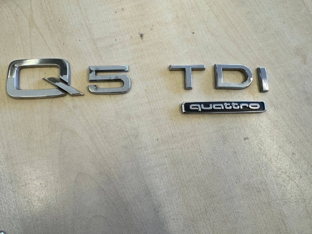 Audi Q5 TDI Quattro 8R logó logo embléma 2008-2017