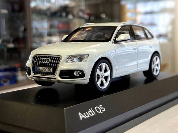 Audi Q5 TFSI 2013 white 1:43 1/43 Schuco