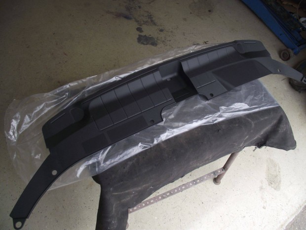 Audi Q5 felső zárhíd takaró burkolat 2012-2016 8R0807081A gyári új