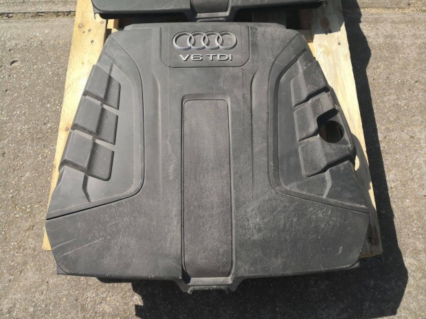 Audi Q7 3.0TDI motor burkolat