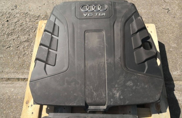 Audi Q7 3.0TDI motor burkolat