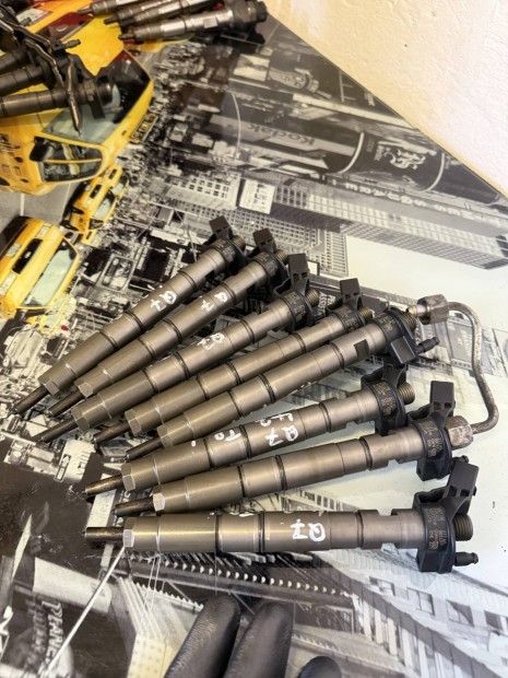 Audi Q7 4.2 tdi a5 b8 3.0 tdi porlasztcscs 057130277AG