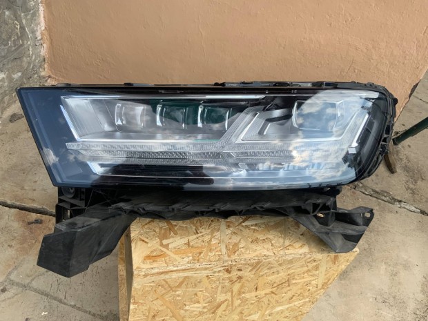 Audi Q7 SQ7 Gyári Mátrix led fényszórók párban kompletten eladók!