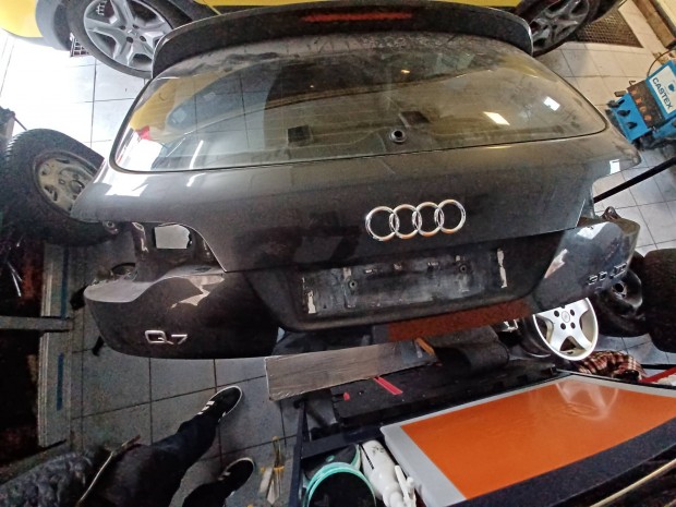 Audi Q7 csomagtr ajt