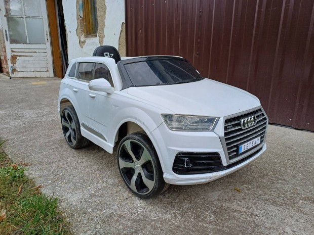 Audi Q7 elektromos kisaut