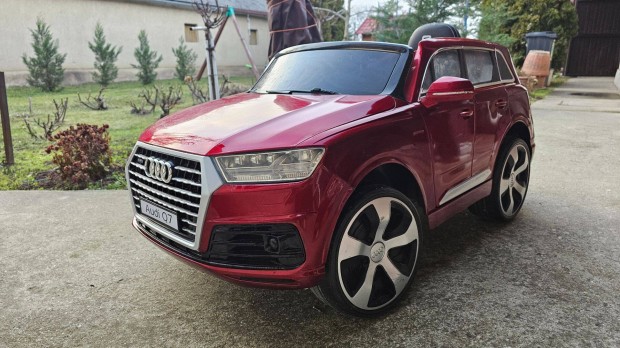 Audi Q7 gyerek elektromos aut 12V