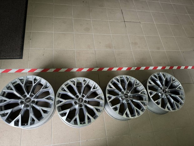 Audi RS3 8Y 19 gyri alufelni ktszles 