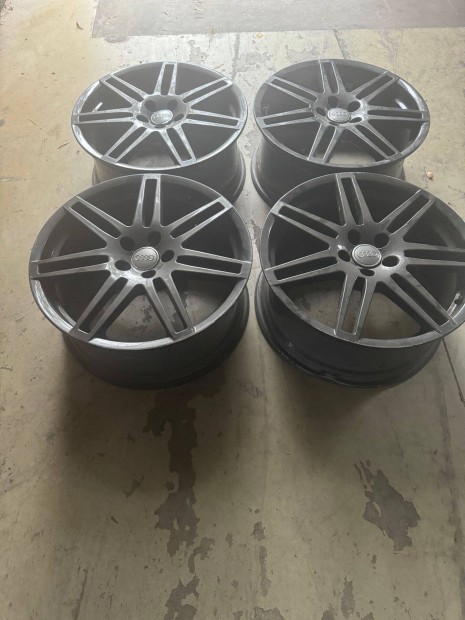 Audi RS4 Style 8x19 ET45 5x112 57,1 garnitra elad!