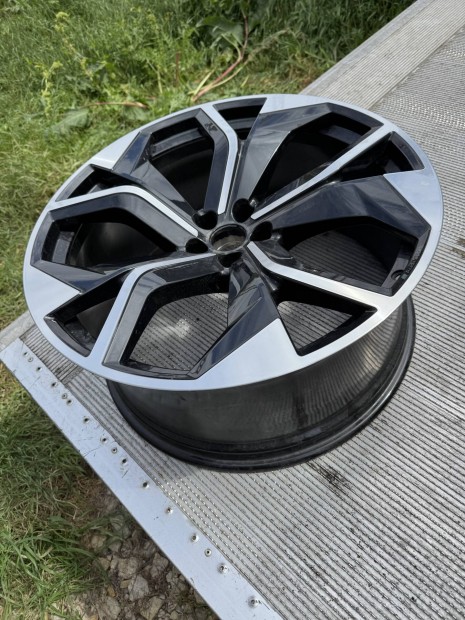 Audi RS 22" gyri felni