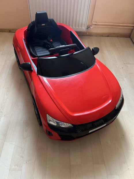 Audi Rs elektromos kisaut 