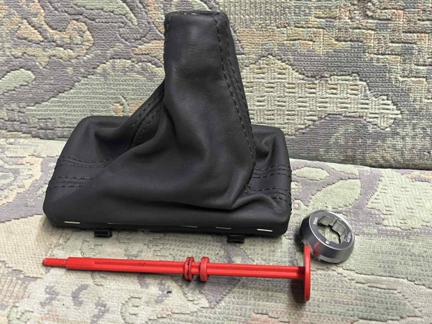 Audi S tronic v�lt�szoknya b�r . �s tartoz�k . �j !