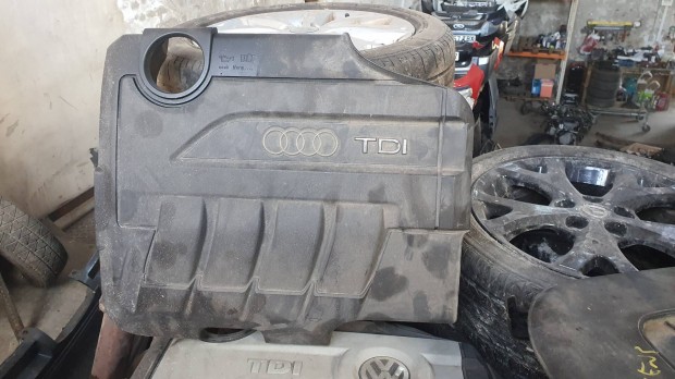 Audi TDI Fels motorburkolat vd 