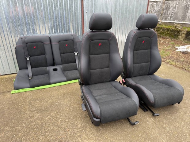 Audi TT 8N komplett �l�sszett egyedi, pr�mium k�rpitoz�s