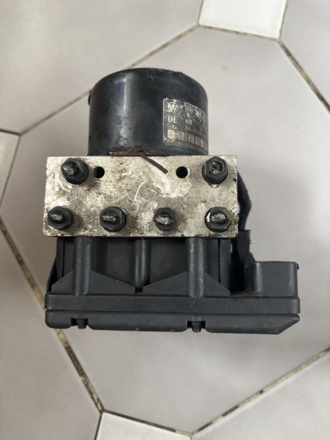 Audi TT ABS kocka 8N0614417