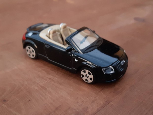 Audi TT Roadster 1/43 Maisto kisaut