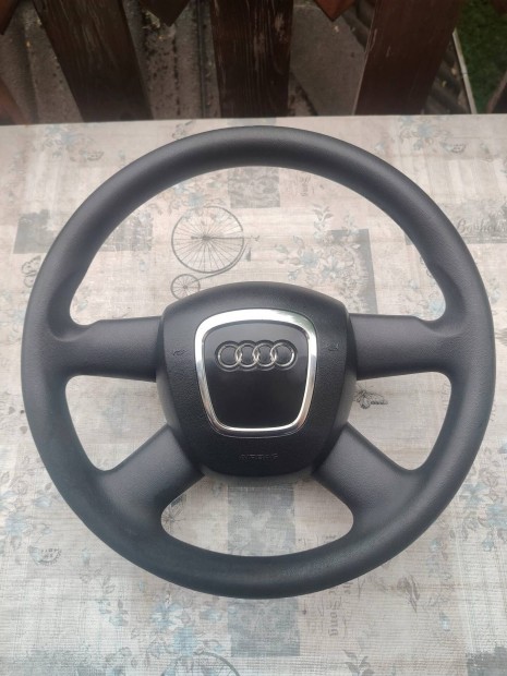 Audi a4 B8 kormny lgzsakkal