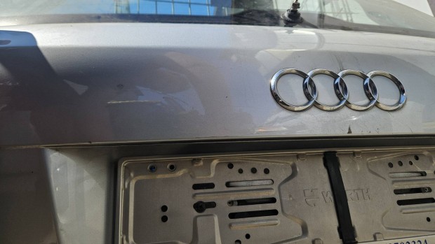 Audi a4 avant rozsdamentes csomagtérajtó