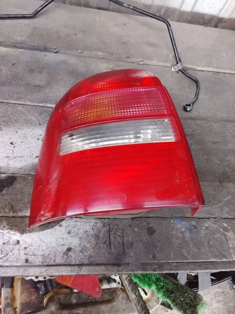 Audi a4 b5 kombi Bal h�ts� l�mpa (Post�zom is)