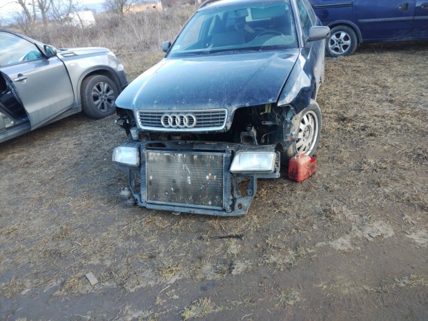 Audi a4 b5 minden alkatrsze 