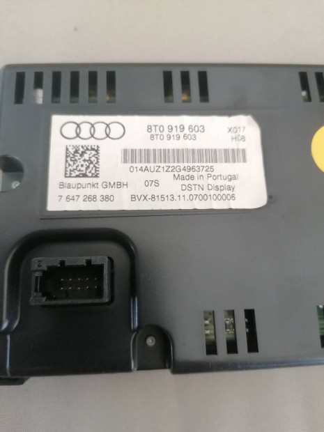 Audi a4 b8 kijelz 8to919603