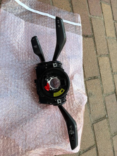 Audi a4 b9 bajusz kapcsol�