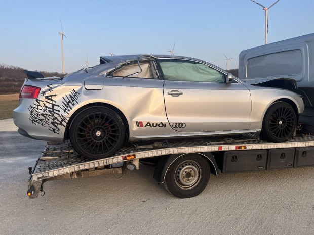 Audi a5 2.0 132kw minden alkatr�sze elad�