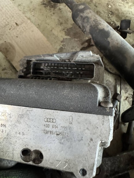 Audi a8 d2 abs kocka 4d0614111f