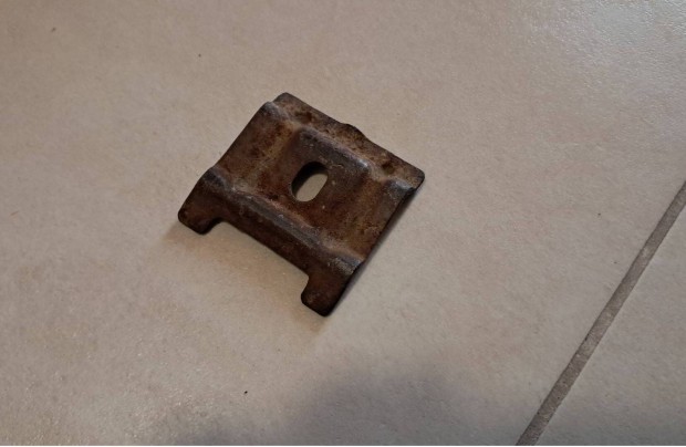 Audi akkumulátor rögzítő lemez