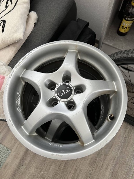 Audi alufelni 15 colos