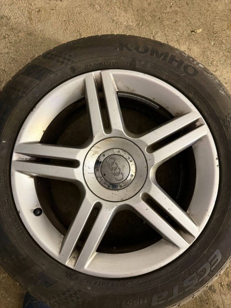 Audi alufelni haszn�lhat� ny�ri gumival elad� 4db