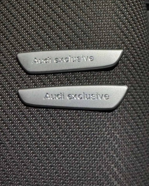 Audi exclusive emblmk - j