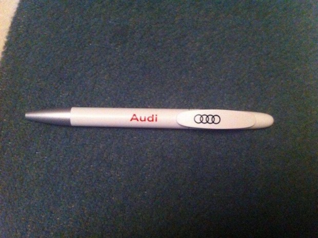 Audi fehér-ezüst toll