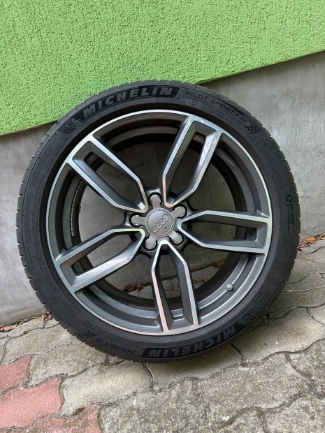 Audi felni gumival