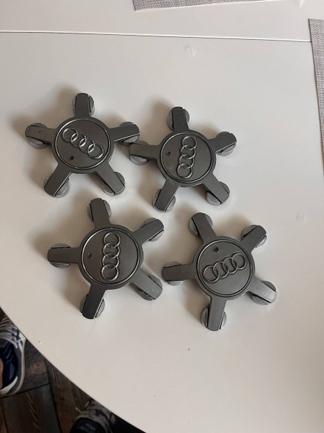 Audi felni kupak