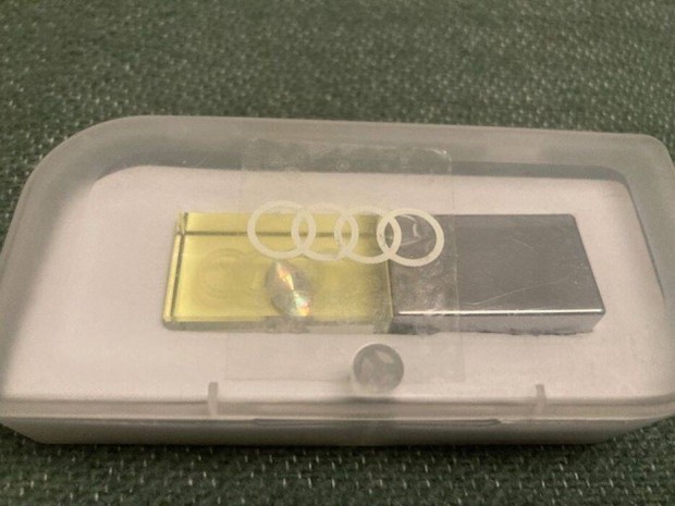 Audi fém & üveg USB pendrive 8 GB dobozban