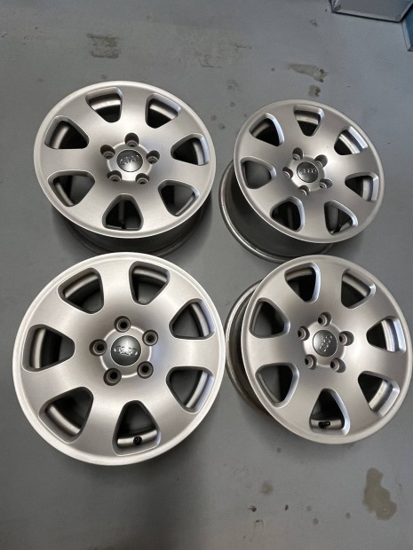 Audi gy�ri 15" alugarnit�ra elad�!