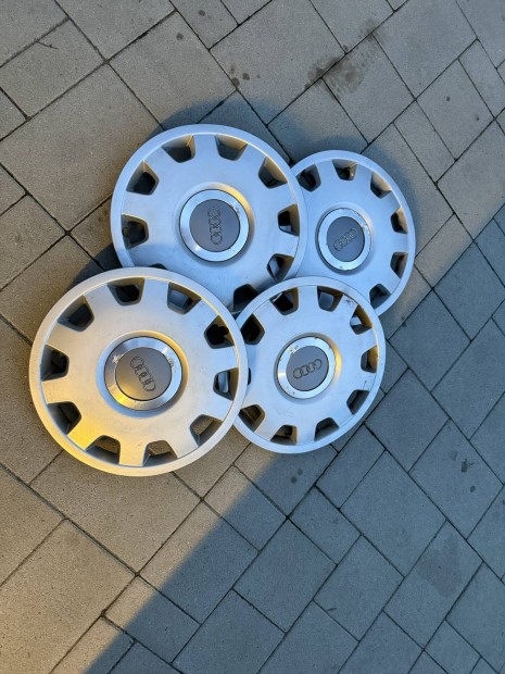 Audi gy�ri 15" d�szt�rcsa