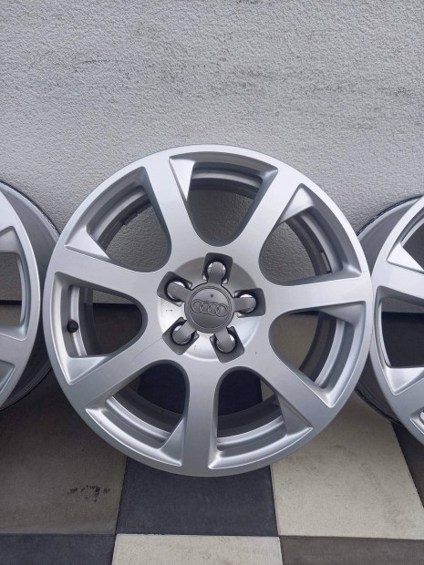 Audi gyri 17 colos felni A3 A4 A6 Q2 Q3 Q5