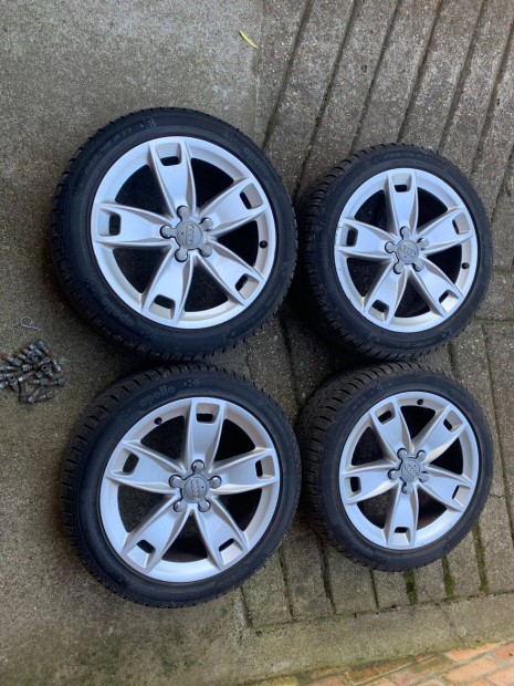Audi gyári 17-es alufelni új 4 évszakos gumival