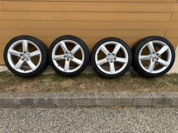 Audi gyári 5x112 255/40r19 felni gumival. Csere is