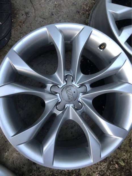 Audi gyári (Ronal) alufelni, 8x18, 5x112, 66.6, et31