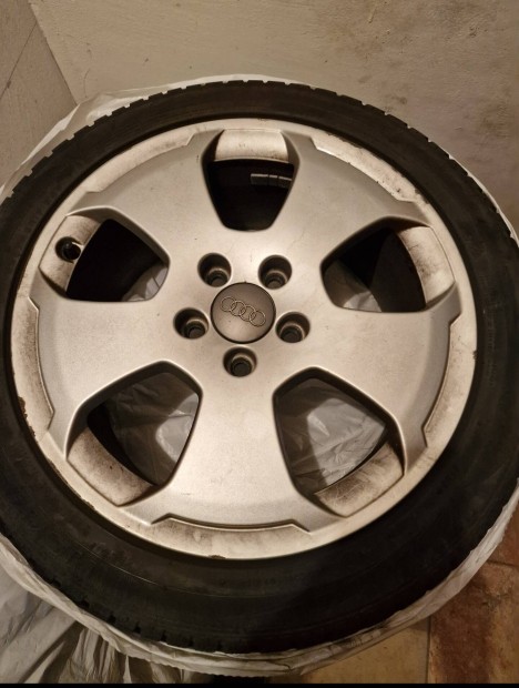 Audi gyri alufelni 225/45 R17