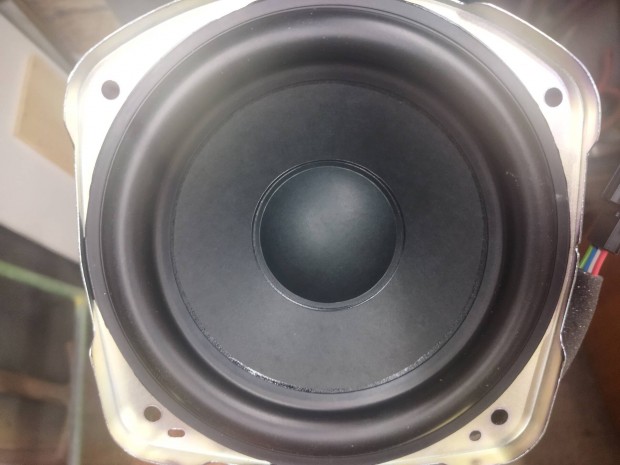 Audi gy�ri hangsz�r� 2db elad�.