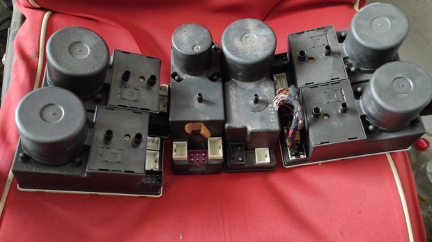 Audi k�zpontiz�r vez�rl�t v�kuum pumpa