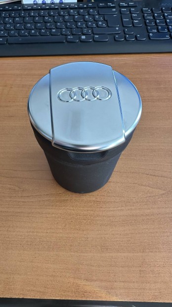 Audi krmozott hamutart (eredeti)